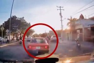 Conductor se da a la fuga tras atropellar a una mujer y a su hija en Cancún