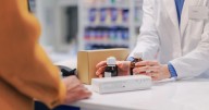 Trump anuncia aranceles de 100% a medicamentos