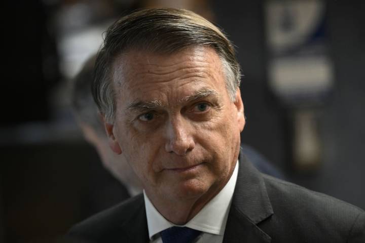 Jair Bolsonaro ingresa a hospital en Brasilia por hipo severo, vómito y presión arterial baja