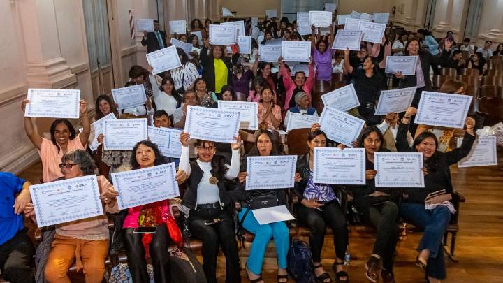 Artesanos se diplomaron en Tejido en Telar