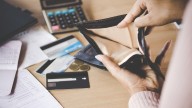 Récord de morosidad: cada vez más familias acumulan deudas en expensas, colegios, créditos y servicios