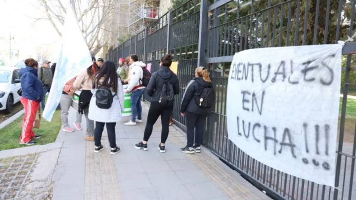 ATE protestó en Casa de Gobierno y advirtió: "Trasladan gente de oficinas sin respetar contratos"