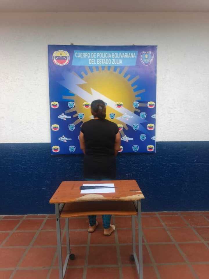 ¡Por un ataque de celos porque su ex no quiso retomar la relación! Mujer amenazó a su ex y al hijo de ambos con un cuchillo en Maracaibo