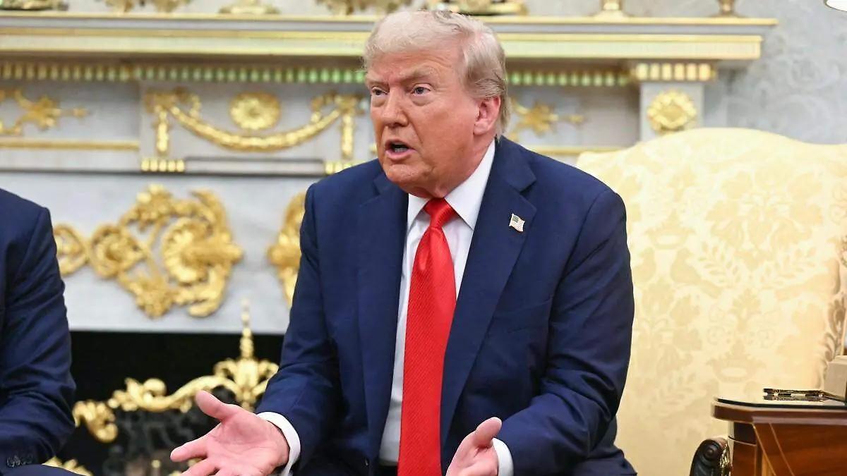 Trump firma decreto para reducir al 15% los aranceles de EU sobre autos japoneses