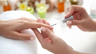 Alarmante: productos usados en manicuría pueden afectar gravemente la salud