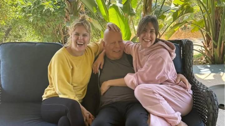 Bruce Willis vuelve a sonreír junto a sus hijas en una emotiva foto compartida en Instagram