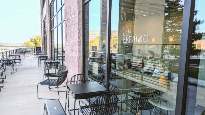 Popular bakery opens cafe along Big Sioux River