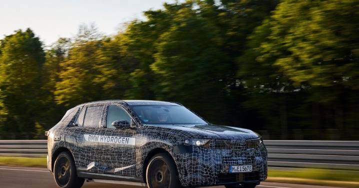 BMW abre la puerta del hidrógeno con su SUV más vendido