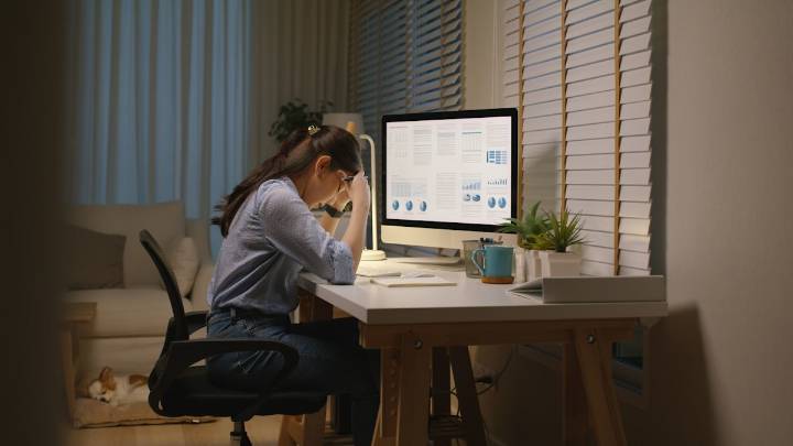 6 early signs of digital burnout and when to log off