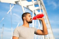“Elevan la presión arterial”. Zubair Jafar, cardiólogo en Nueva York, advierte sobre el efecto de las bebidas energéticas