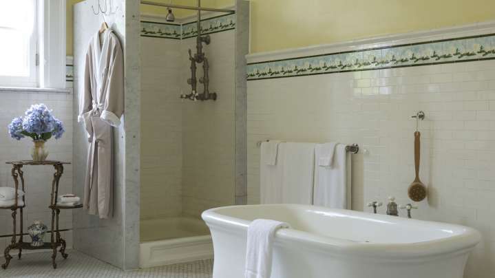 The Vintage Trend That's Making A Comeback In Bathroom Designs