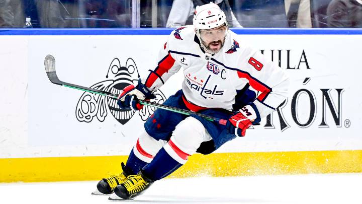 NHL Status Report: Ovechkin practices with Capitals in noncontact jersey