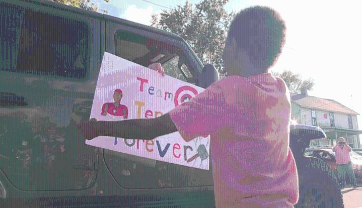 'It means the world': Hundreds gather for parade honoring local 9