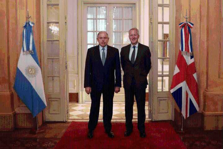 David Cairns asumió como el nuevo embajador británico en la Argentina
