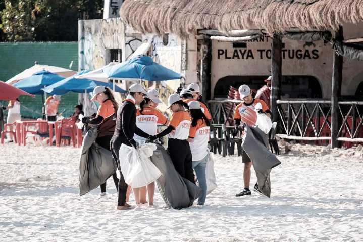 Convocan a limpieza internacional en playas de Cancún