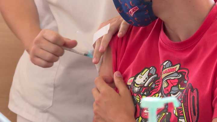Florida anuncia un plan para eliminar la vacunación obligatoria y la compara con la "esclavitud"