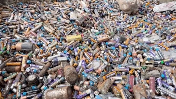 Ofrece Ramos Arizpe recompensa por quienes abandonaron 3 toneladas de pilas