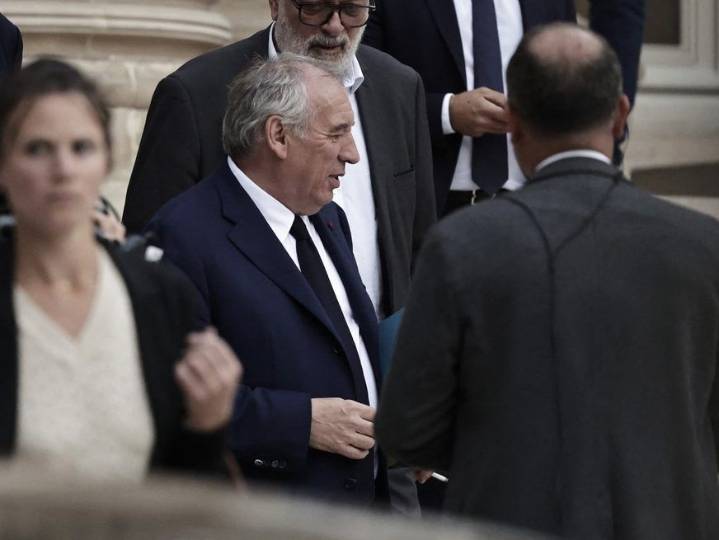 France’s PM loses confidence vote, toppling his government
