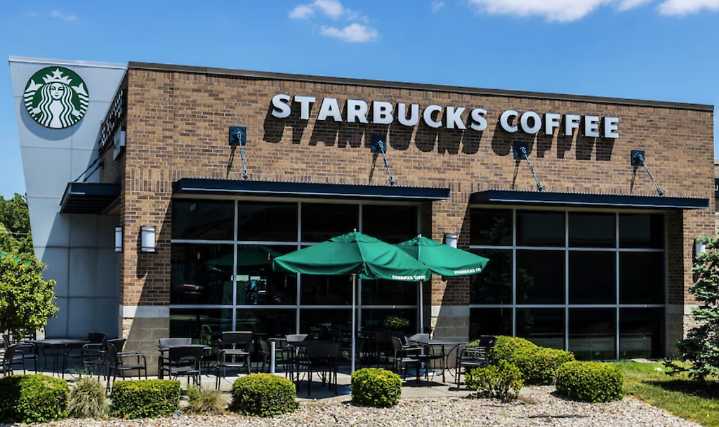 Cadena Starbucks despedirá a 900 trabajadores y cerrará Cafeterias en Norteamérica