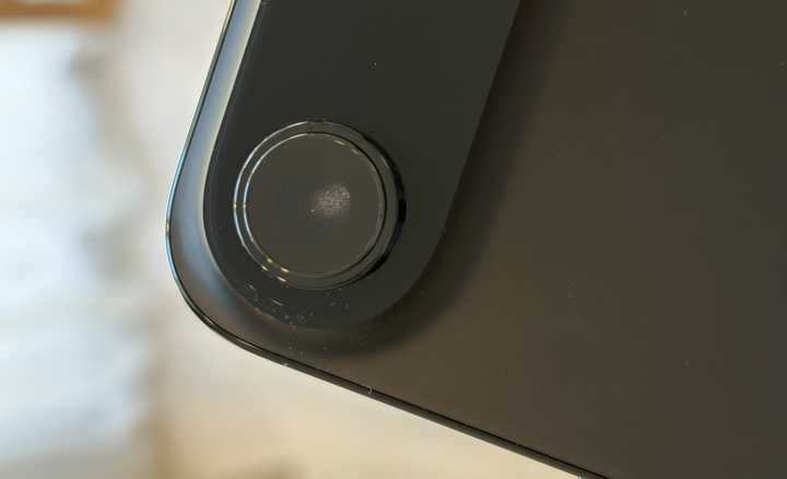 iPhone Air Faces Condensation Complaints As Early Users Report Foggy Patches Inside Camera Lens After Just One Day
