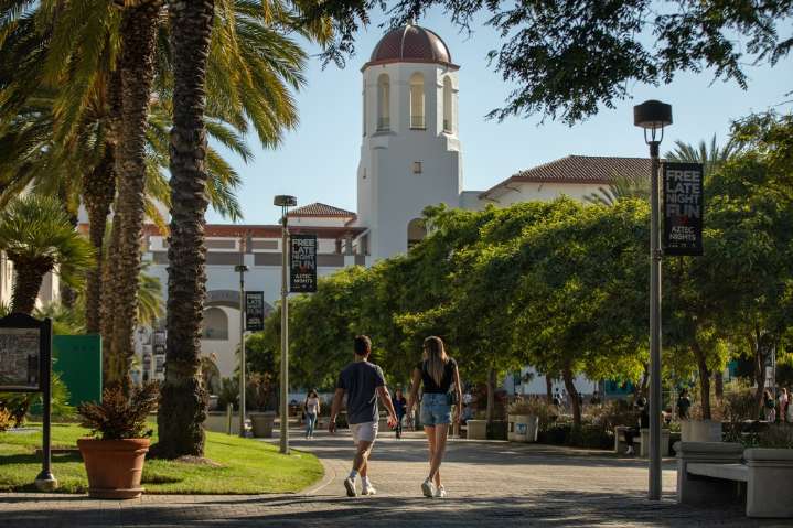 More California high school seniors applied for college financial aid this year than last