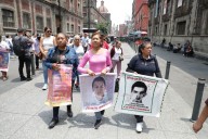 Sin avances sustanciales en indagatorias: padres de los 43 tras reunión en Palacio Nacional
