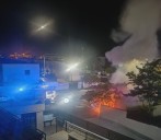 Protección Civil sofoca un incendio iniciado por un coche en llamas durante esta madrugada