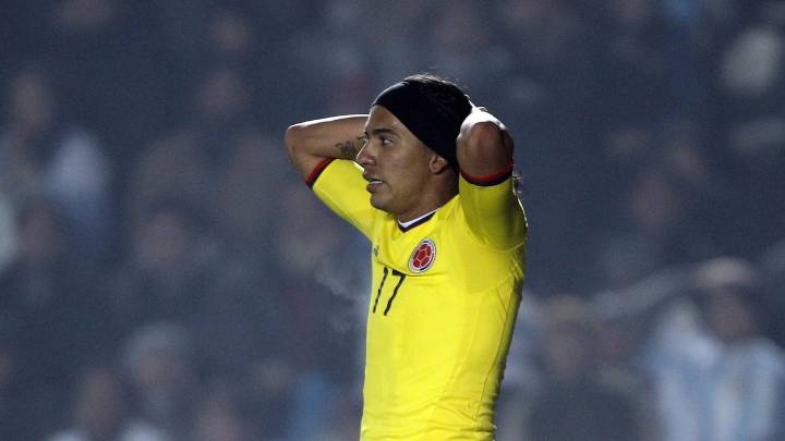 Tras su convocatoria a la selección Colombia, reviven el increíble gol con el arco solo que erró Dayro Moreno ante Argentina