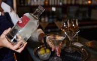 Retiran informe que vinculaba alcohol con cáncer incluso en bajo consumo