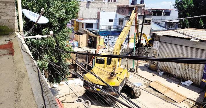 Deja megasocavón 16 casas con daños y prevén más oquedades