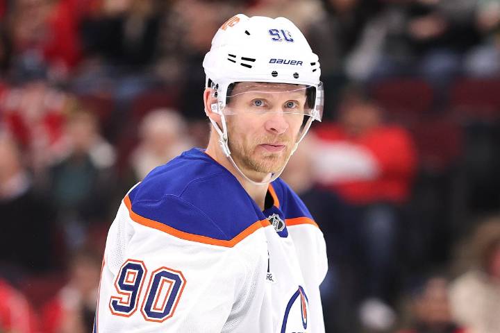 Kings forward Corey Perry undergoes knee surgery, out 6