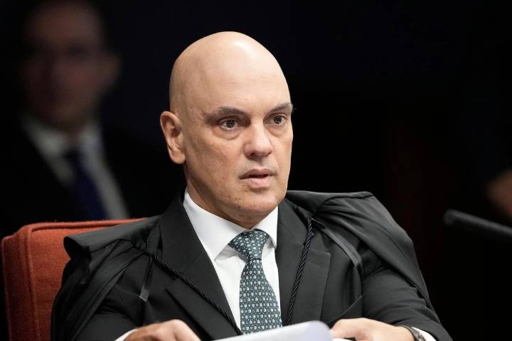 Juez afirma que Bolsonaro buscó una “dictadura” en Brasil al tratar de impedir llegada de Lula