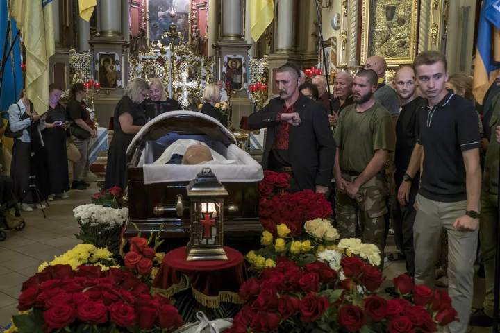 Cientos lloran a político ucraniano prooccidental asesinado a tiros en la calle