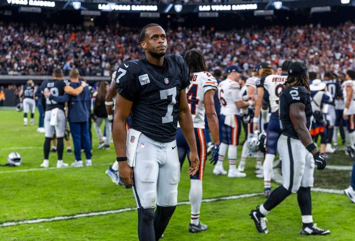 Raiders’ Geno Smith struggles against Bears, while Ashton Jeanty shines