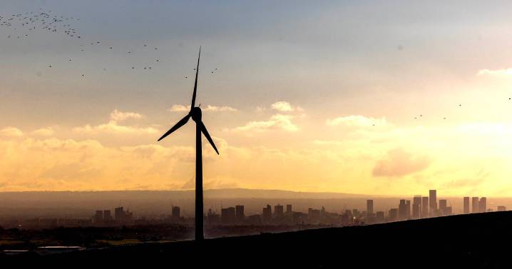 Huge 91m mast to be built this month as part of Scout Moor II wind farm project