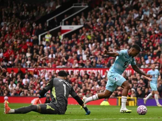 Amorim keeps faith with Bayindir