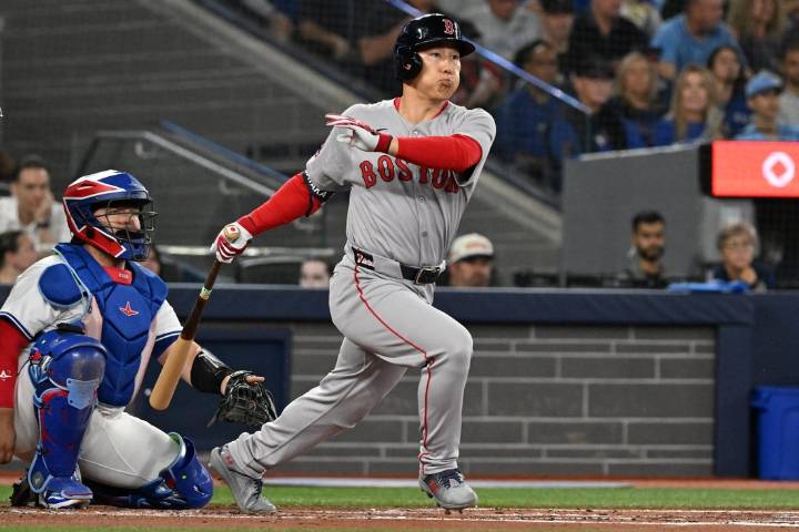 Deadspin | Red Sox bolster playoff hopes with crucial win over Blue Jays