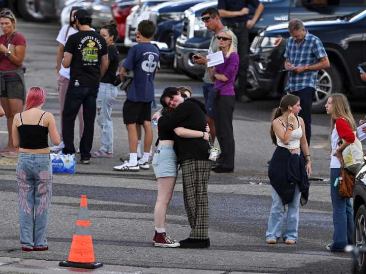 Un tiroteo en una escuela de Colorado dejó un muerto y dos heridos, casi a la misma hora del asesinato a Charlie Kirk
