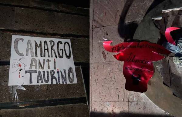 Galería.- Amanecen mensajes antitaurinos en varios municipios