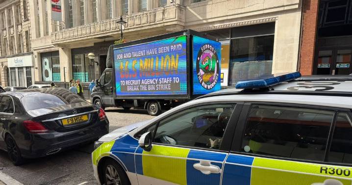 Moment Birmingham bin strikers chant 'shame on you' outside job agency