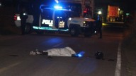Motociclista es embestido y atropellado en León; el automovilista escapó