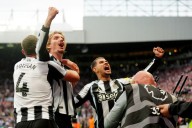 Arsenal scores two late goals to beat Newcastle and close in on Premier League leader Liverpool