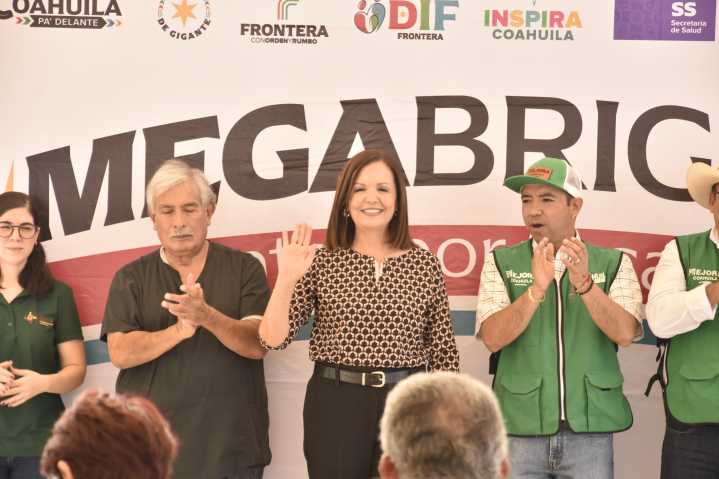 Sari Pérez acerca servicios gratuitos de salud a familias de la colonia Borja