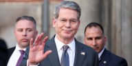 El secretario del Tesoro dijo que la asistencia de EEUU para la Argentina será “grande y contundente”