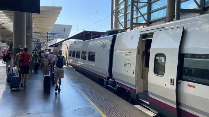 Nuevo retraso en el AVE de Huesca a Madrid: 50 minutos por otra incidencia en el tren