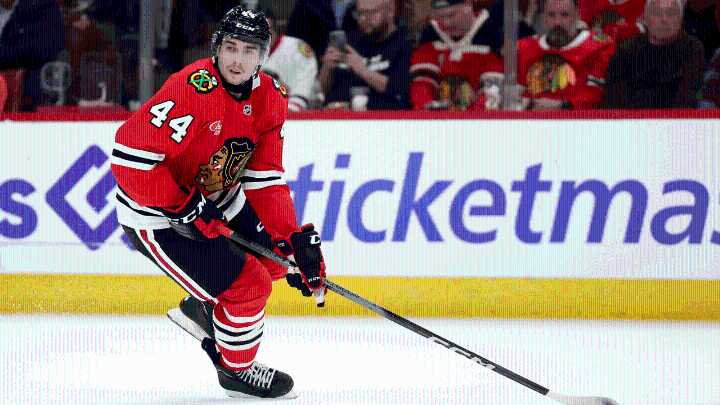 Kaiser signs 2-year, $3.4 million contract with Blackhawks