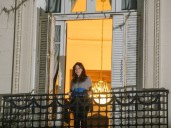 Cristina Kirchner volvió a salir al balcón y saludó a los militantes, a tres años del atentado en su contra