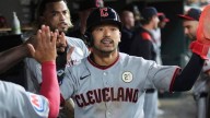 Guardianes estallan en extras contra Tigres para mantener vivas sus esperanzas de playoffs