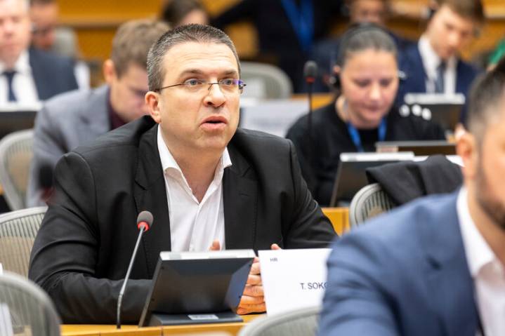 MEPs doubt Várhelyi’s CMA timeline as December committee vote looms