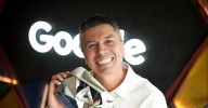 La historia del profe colombiano que cambió el aula por YouTube y llegó a 10 millones de suscriptores